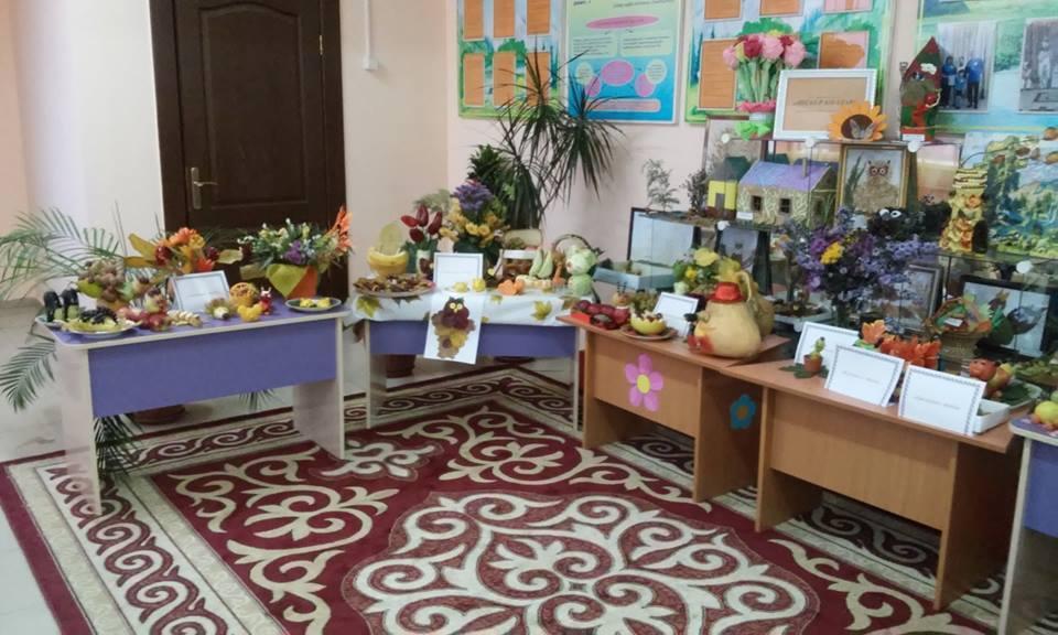 Балалар мен ата - аналардың жемістер мен көкөністерден "Алтын күзге" жасаған көрмесі!