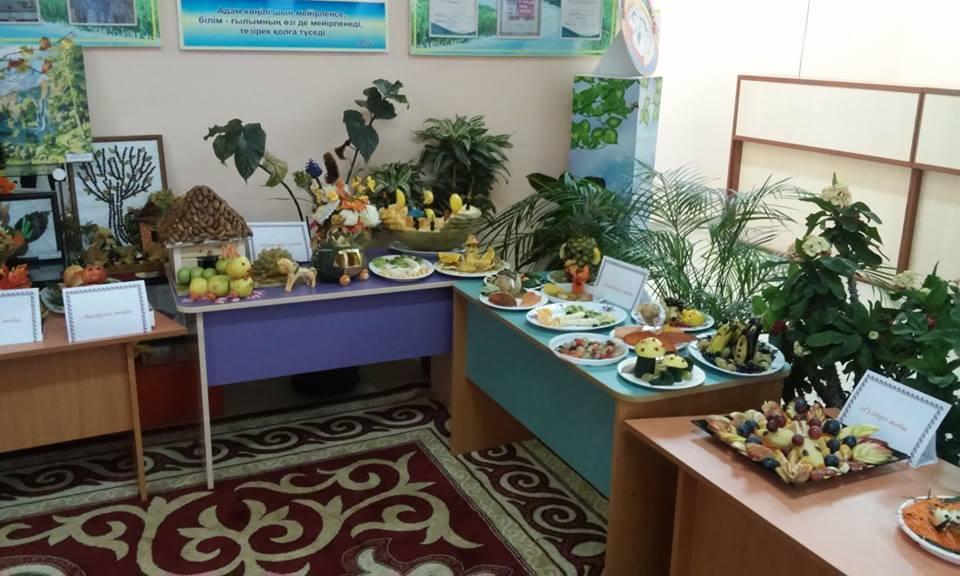 Балалар мен ата - аналардың жемістер мен көкөністерден "Алтын күзге" жасаған көрмесі!