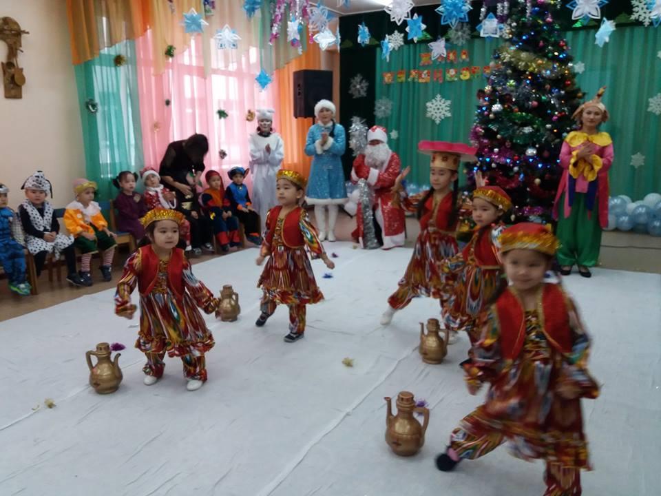 "Келді міне Жаңа жыл!", атты бүлдіршіндердің ертеңгіліктері.