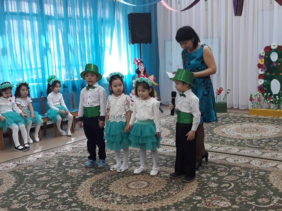«8- наурыз халықаралық әйелдер» мерекесі қарсаңындағы топтар арасындағы "Аналар - асыл жандар" атты ертеңгіліктерден көрініс