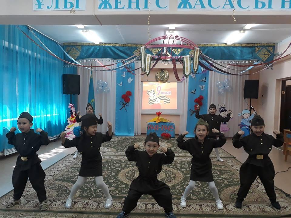 9 мамыр "Жеңіс күні" мерекесіне арналған "Ұлы жеңіс жасасын!" - атты іс - шара. Ересек топтардың ұйымдастыруымен.