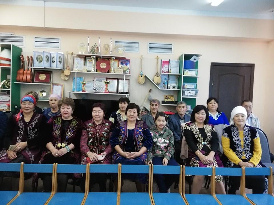 Қарттар күніне арналған "Қарттар - Асыл Қазынам" атты мерекелік іс -шара Қош келіпсіздер, ақ жаулықты аналар, Ақыл кенін арқалаған ақ сақалды аталар. Мерекелеріңіз құтты болсын бүгінгі Сіздер үшін айтылады баталар Сіздерсіздер мақтанышым қариялар